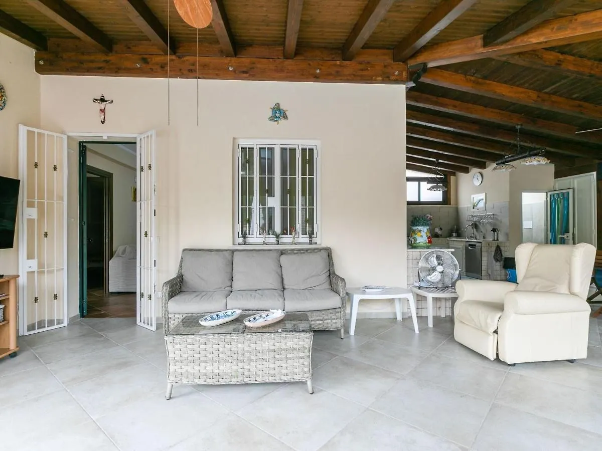 Fabulous Holiday Home In Campofelice Di Roccella With Pool