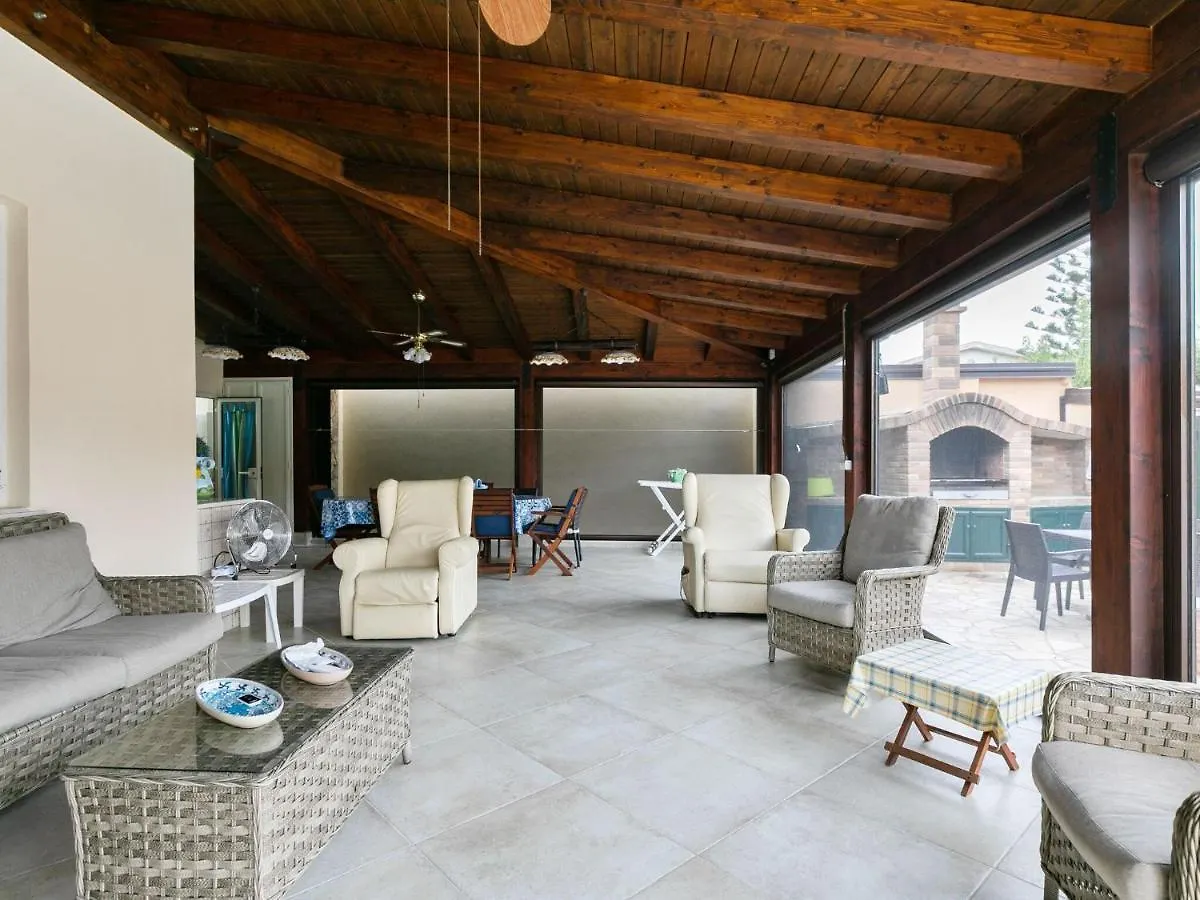 Fabulous Holiday Home In Campofelice Di Roccella With Pool