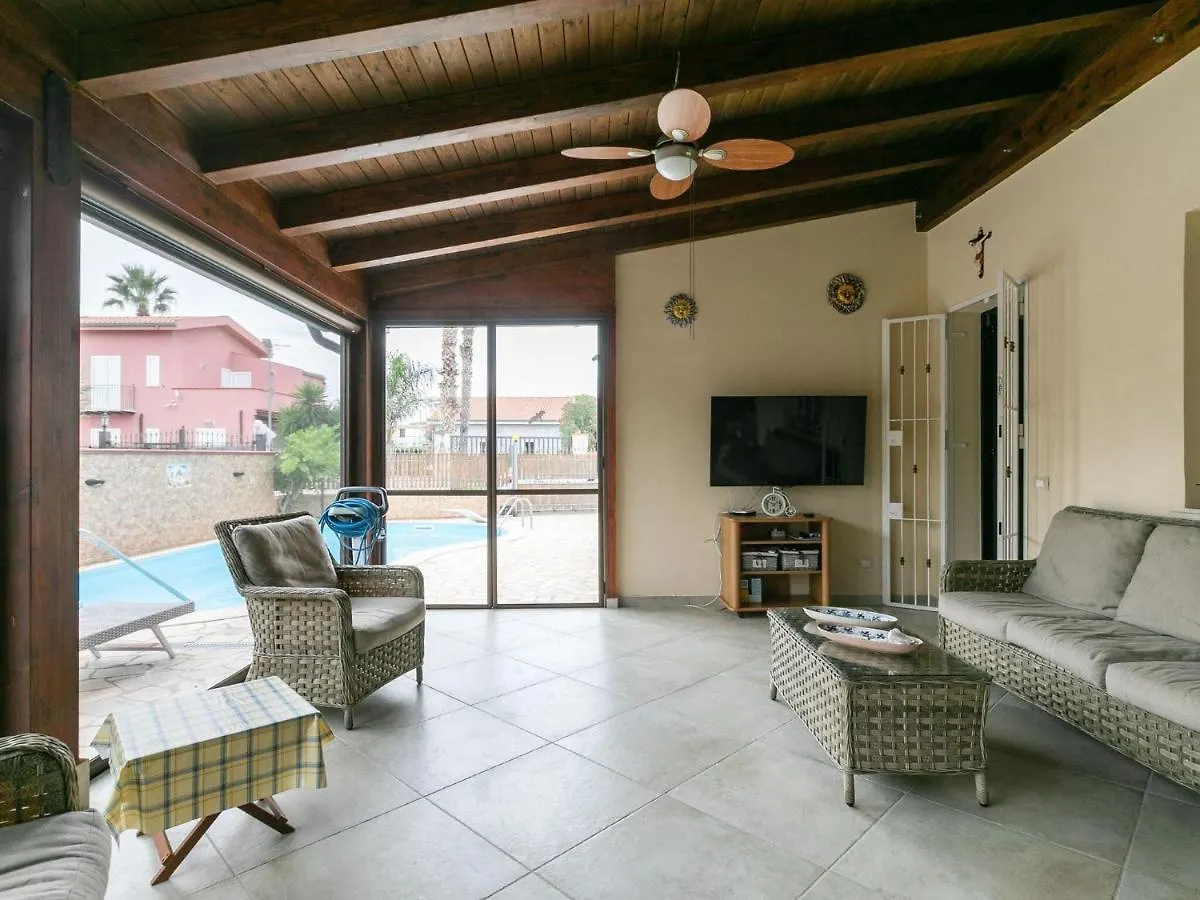 Fabulous Holiday Home In Campofelice Di Roccella With Pool